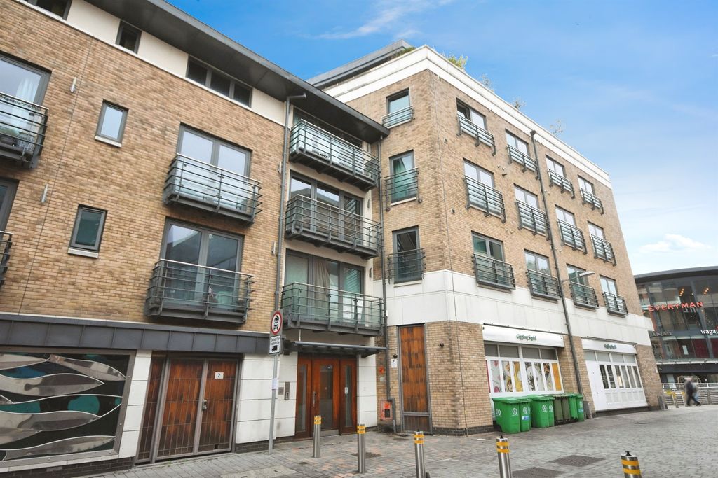 Property photo 3 of 18