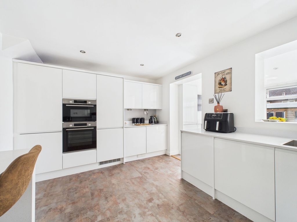 Property photo 3 of 17 Dining Kitchen