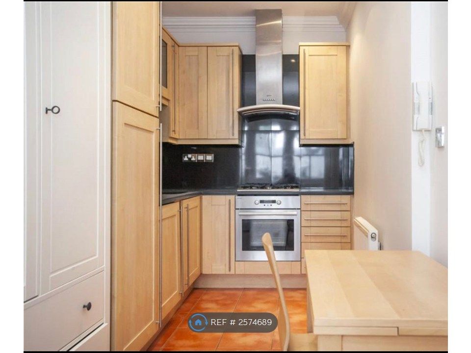 Property photo 3 of 10 Kitchen