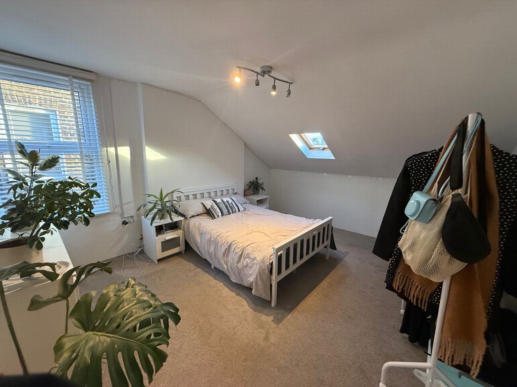 Property photo 3 of 6 Photo 2