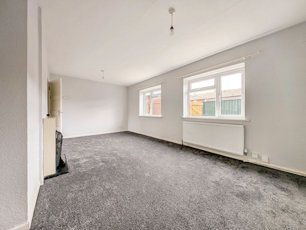 Property photo 2 of 22 Bright Living Room