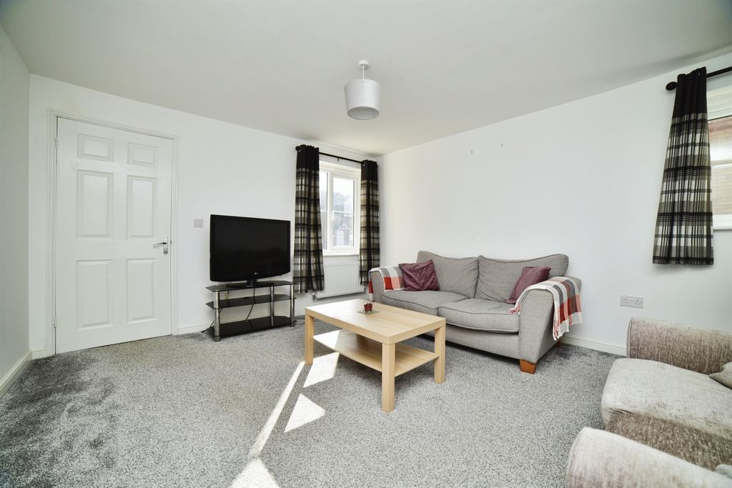 Property photo 3 of 11 Bedroom 1