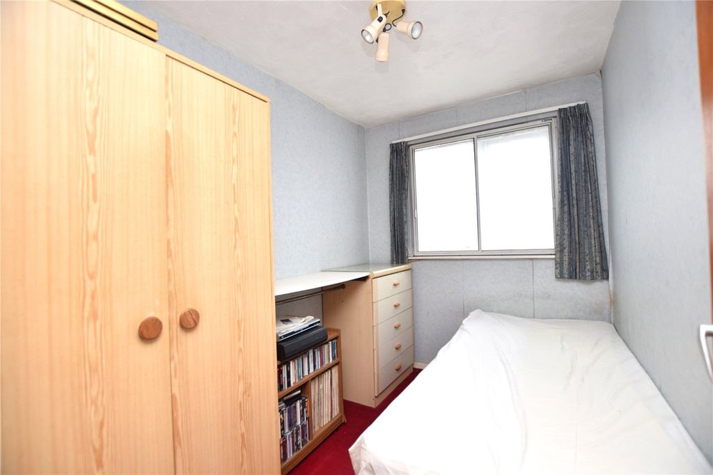 Property photo 3 of 9 Bedroom