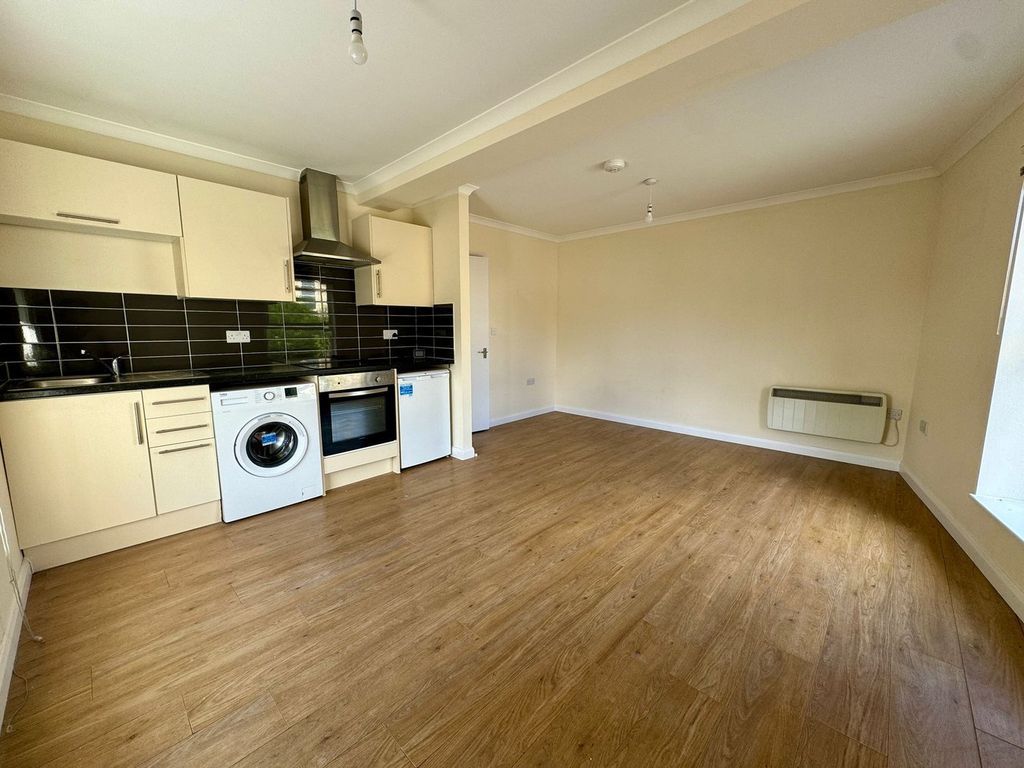 Property photo 1 of 7 Living Room