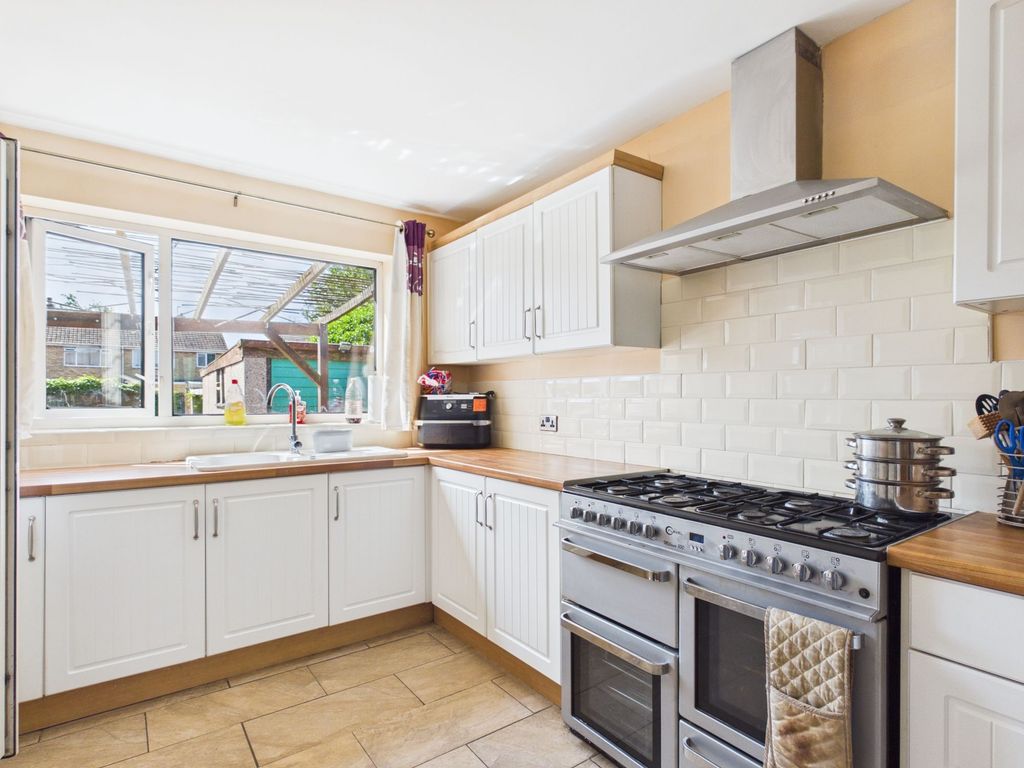 Property photo 3 of 23 Kitchen
