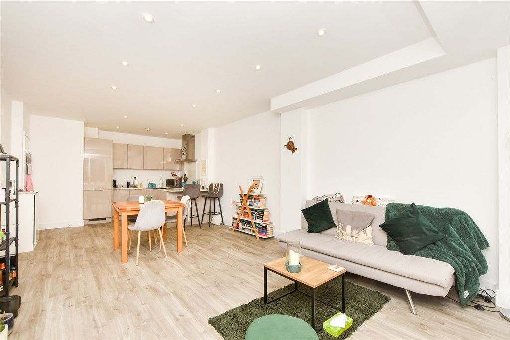 Property photo 2 of 7 Lounge/Diner