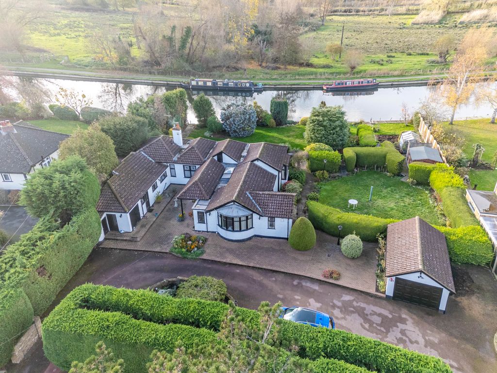 Property photo 1 of 29 Dji_20251113143749_0801_D.Jpg