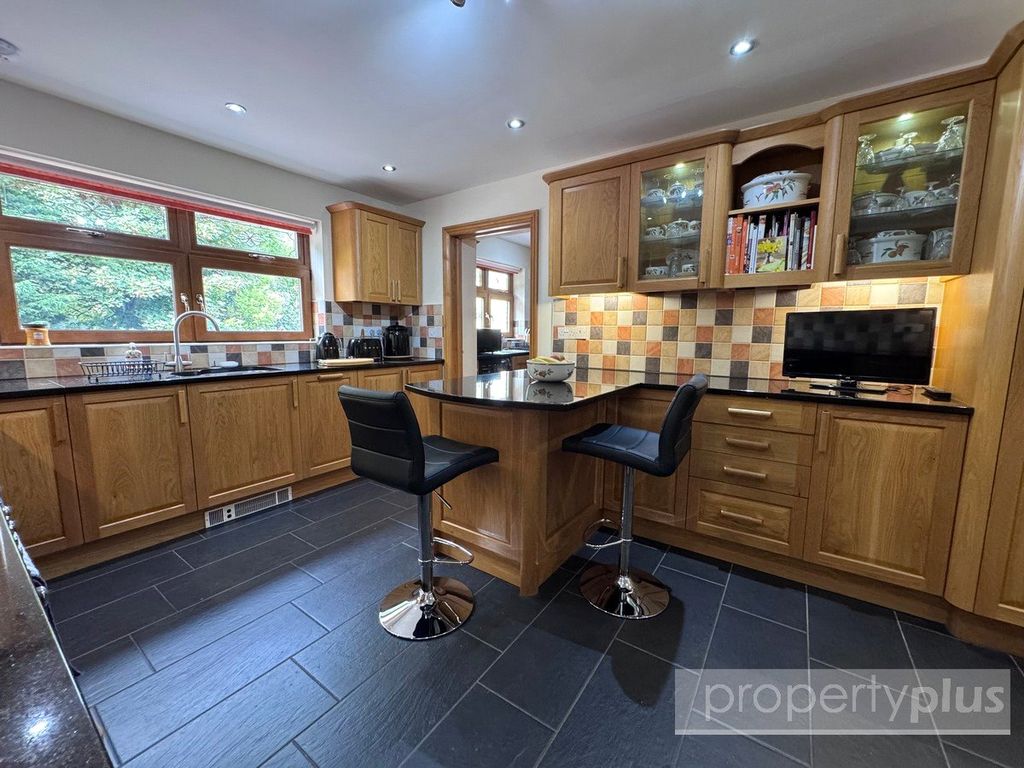 Property photo 2 of 33 Picture No. 32