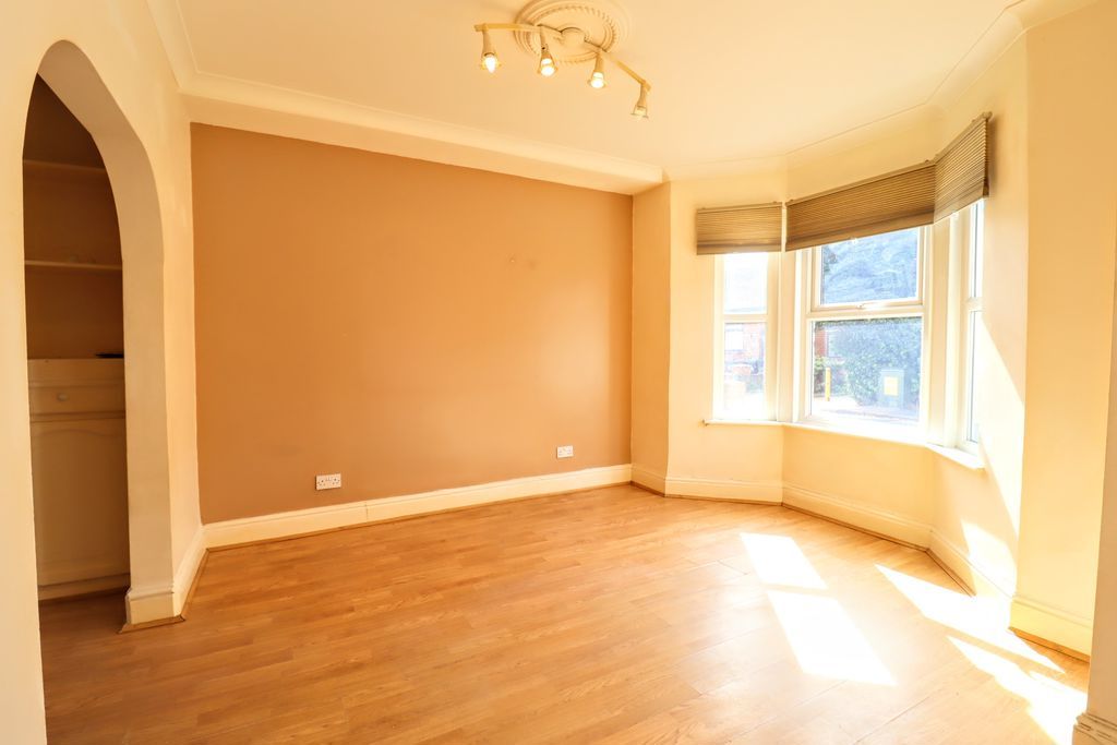 Property photo 3 of 9 Lounge