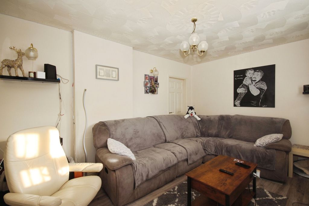 Property photo 3 of 14 Pbox-Img.Jpg