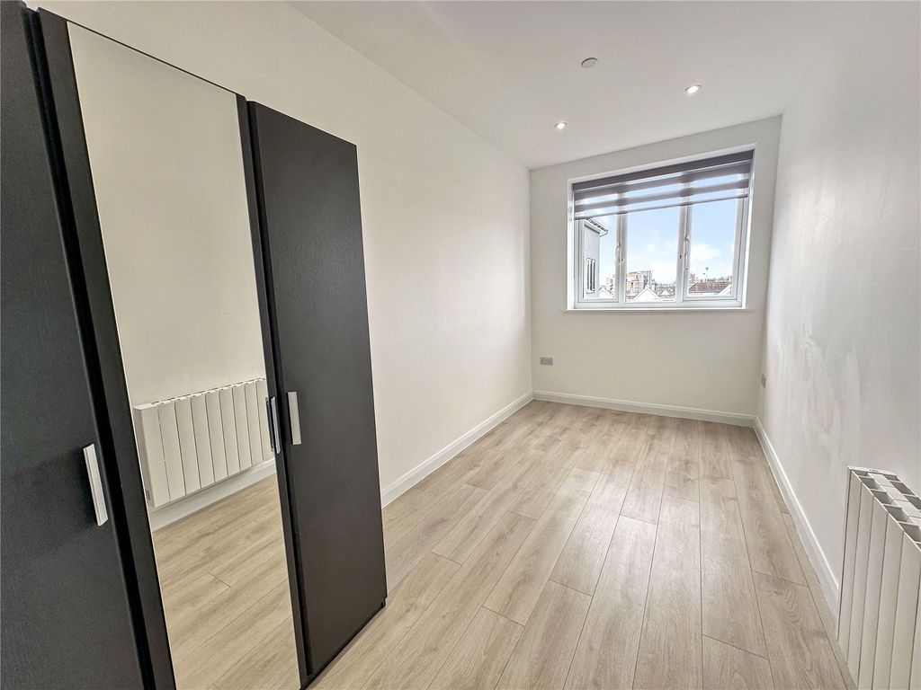 Property photo 3 of 10 Photo 5