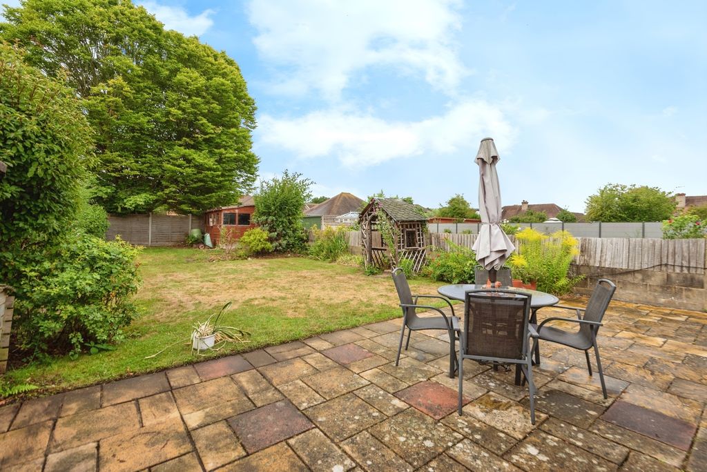 Property photo 3 of 17 Garden