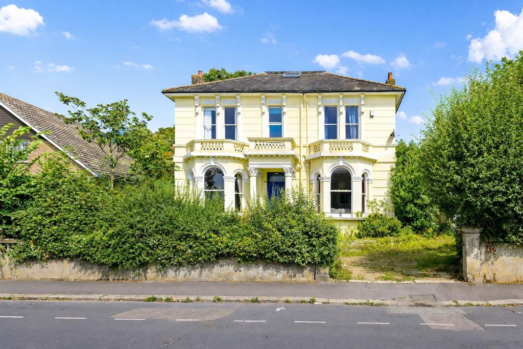 Property photo 1 of 43 d5d0F4c9-Eadd-4Ec6-A310-416c1dc4821c.Png