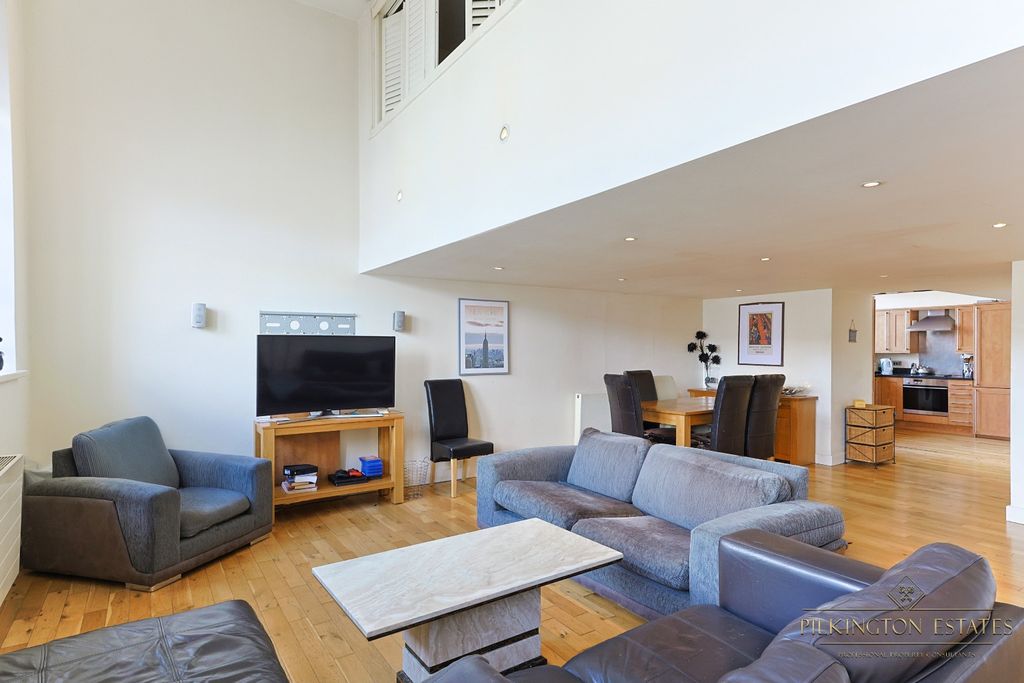 Property photo 1 of 13 4580983