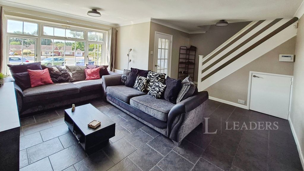 Property photo 2 of 17 Lounge
