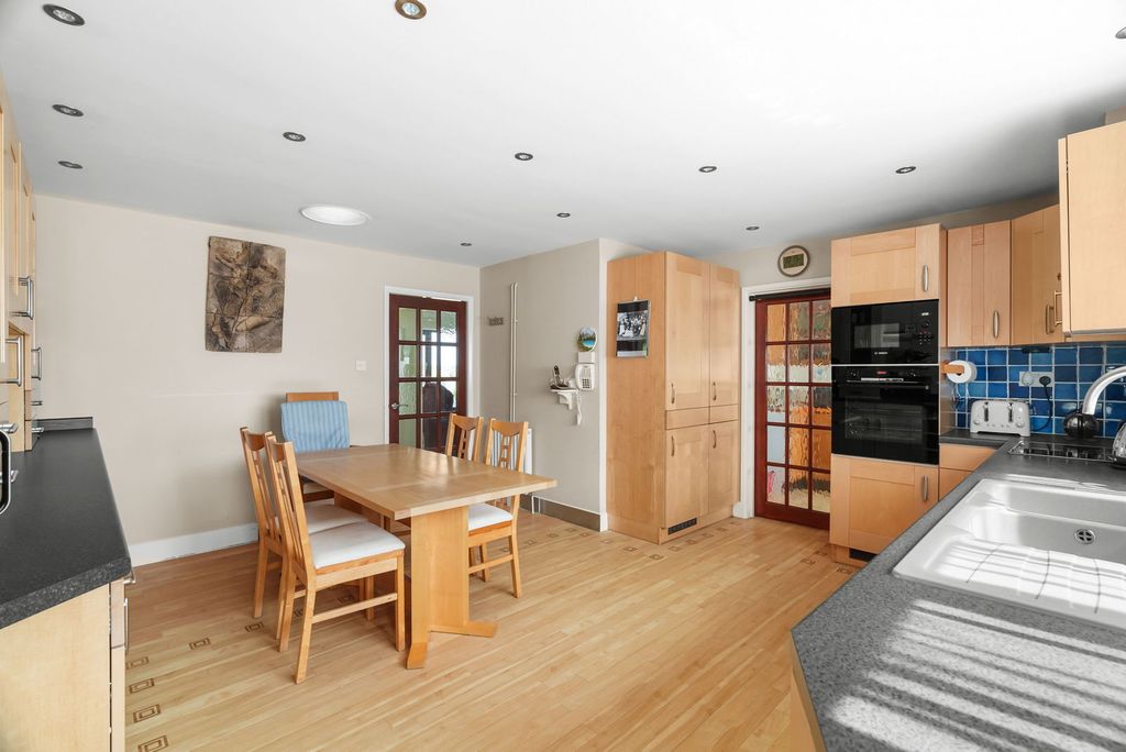 Property photo 3 of 20