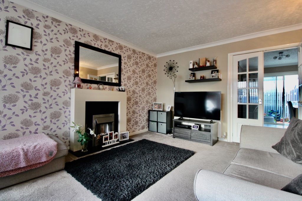 Property photo 2 of 15 Lounge