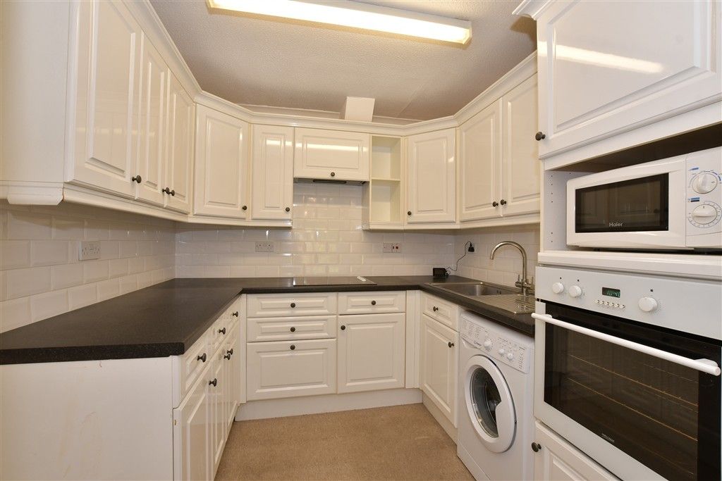 Property photo 3 of 10 Kitchen