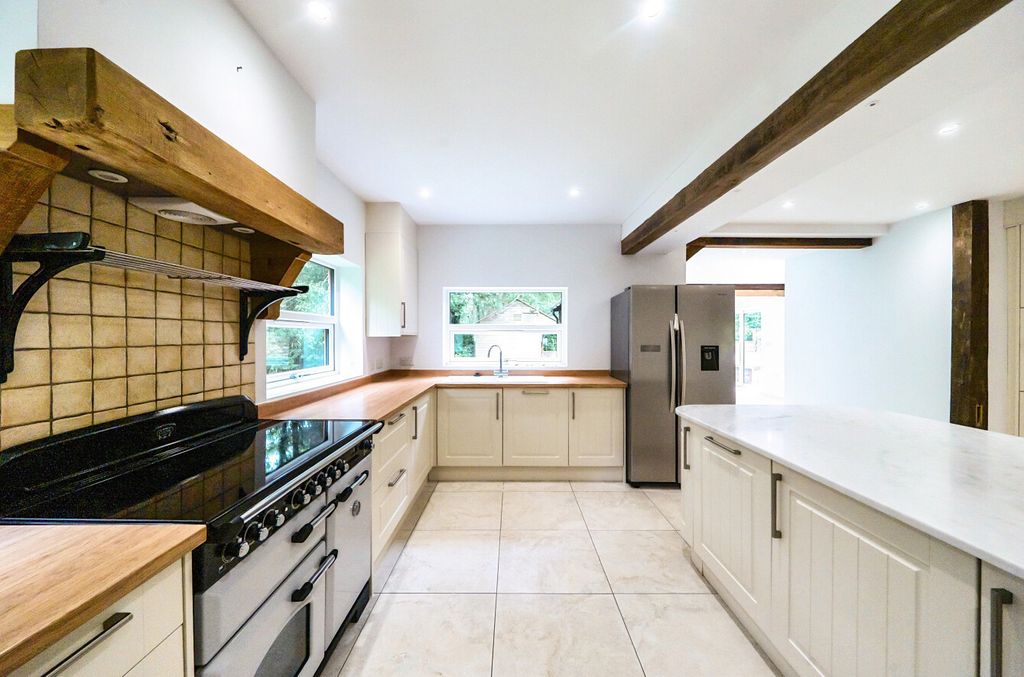 Property photo 3 of 12 1324718-22-687509...