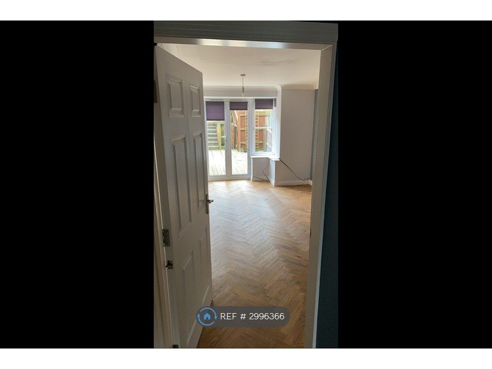 Property photo 2 of 10 Front Room