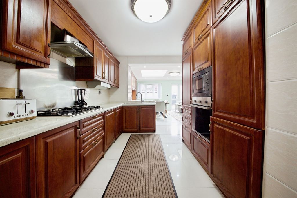 Property photo 3 of 25