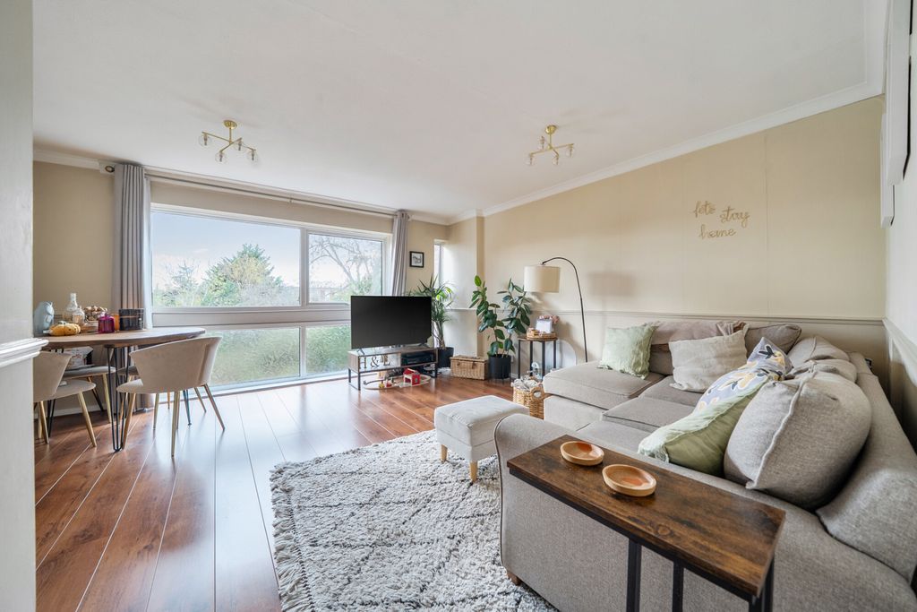 Property photo 1 of 19 Reception