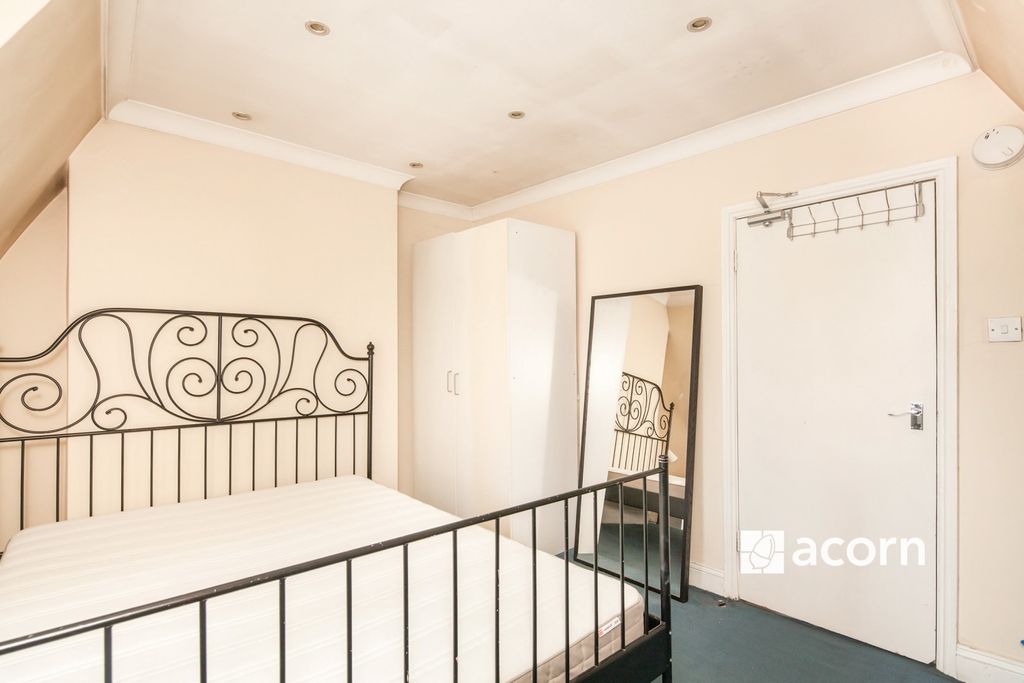 Property photo 3 of 10 Bedroom