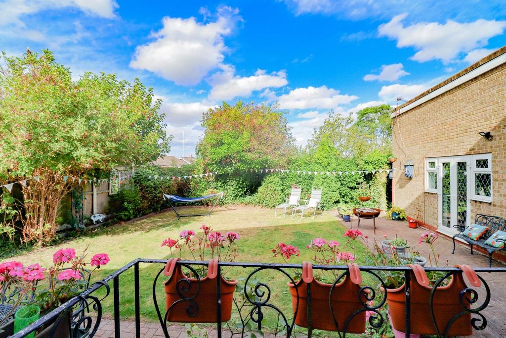 Property photo 3 of 37