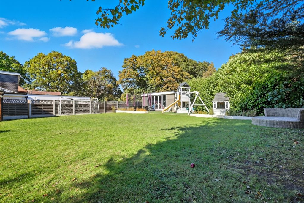 Property photo 2 of 28 Picture No. 36