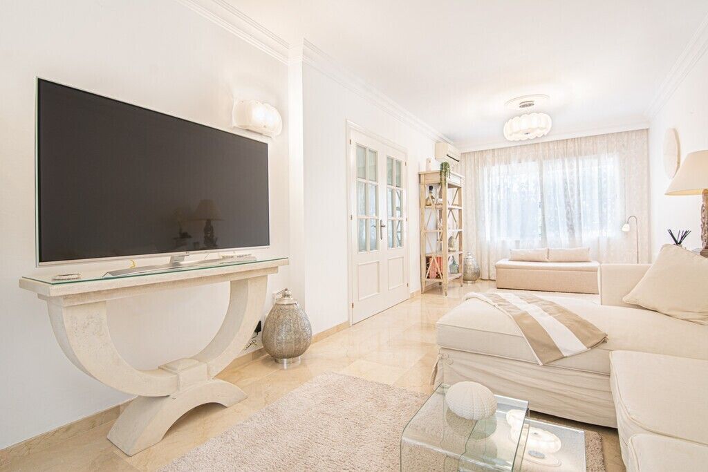 Property photo 3 of 10 Lounge TV