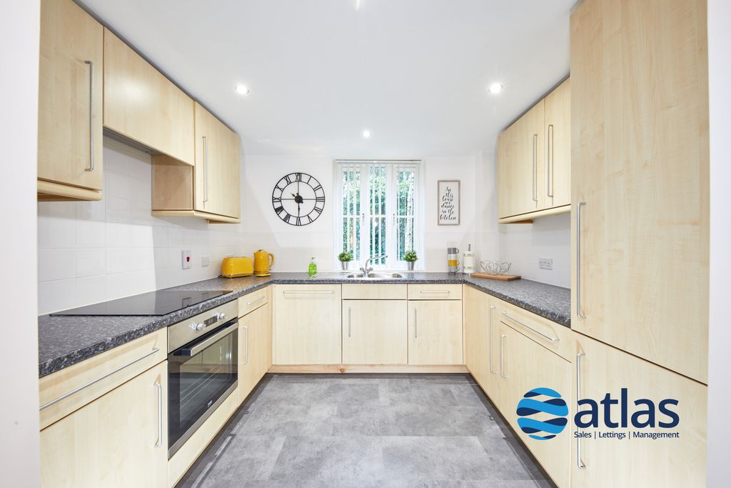 Property photo 3 of 10 Kitchen