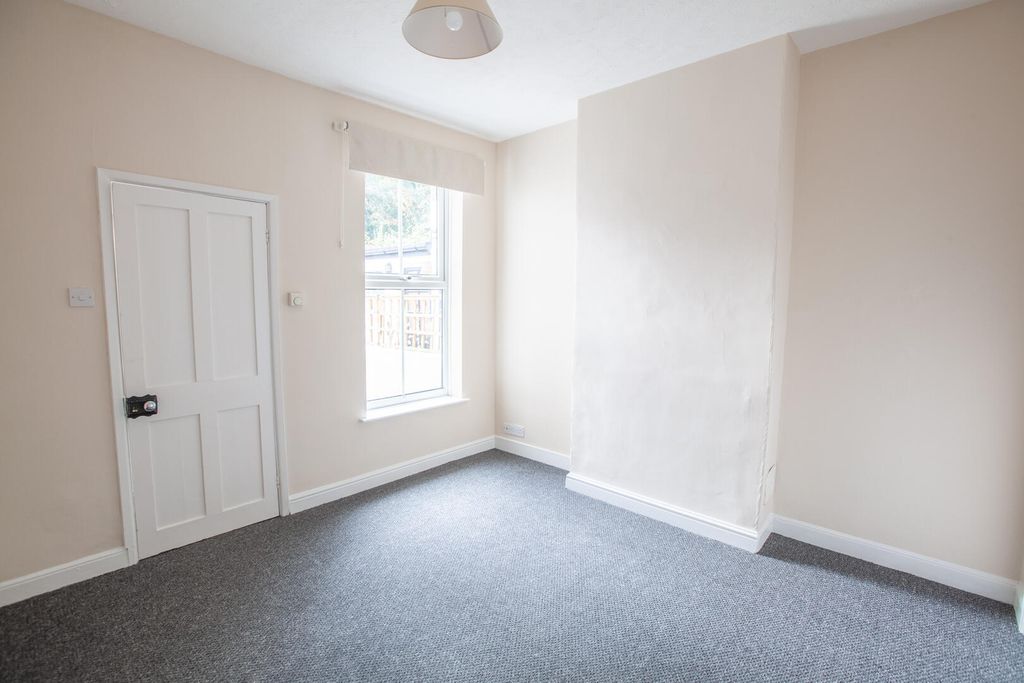 Property photo 3 of 12 Dining Room