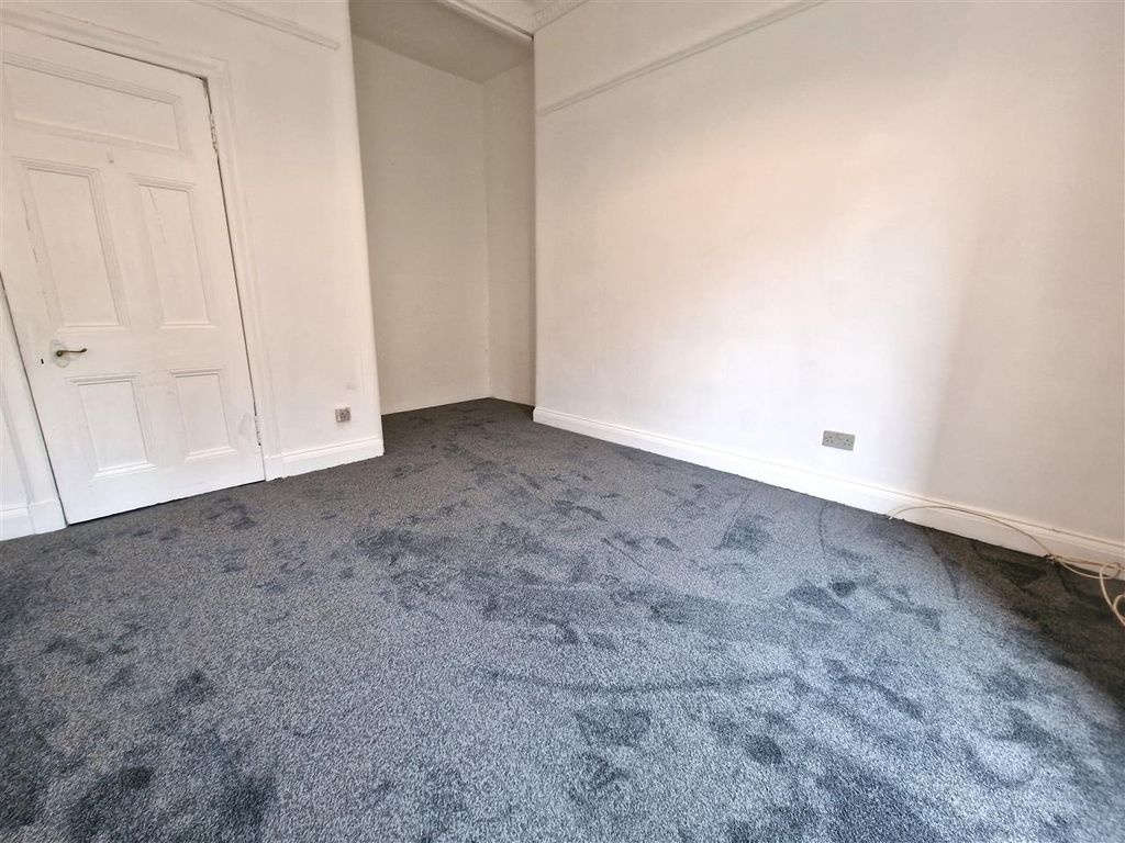 Property photo 3 of 6 Lounge