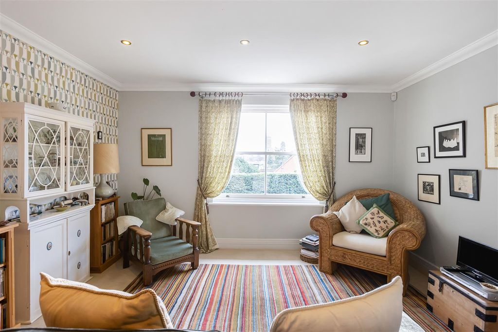 Property photo 3 of 11 Large Open Plan Living Area