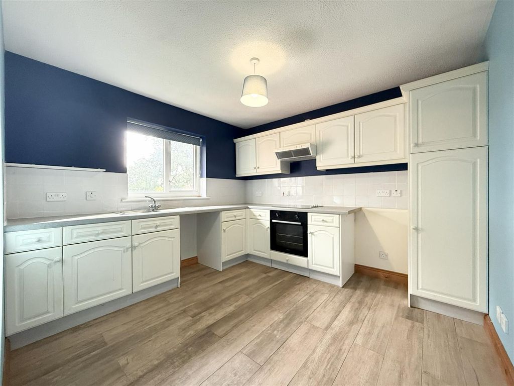 Property photo 2 of 7 Kitchen