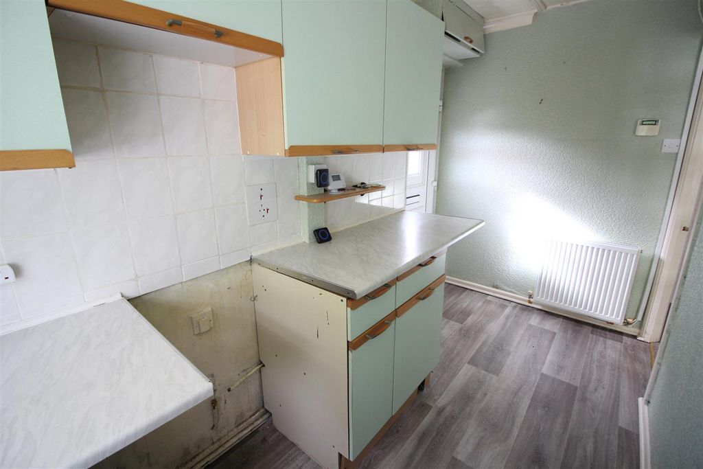 Property photo 3 of 16 Kitchen