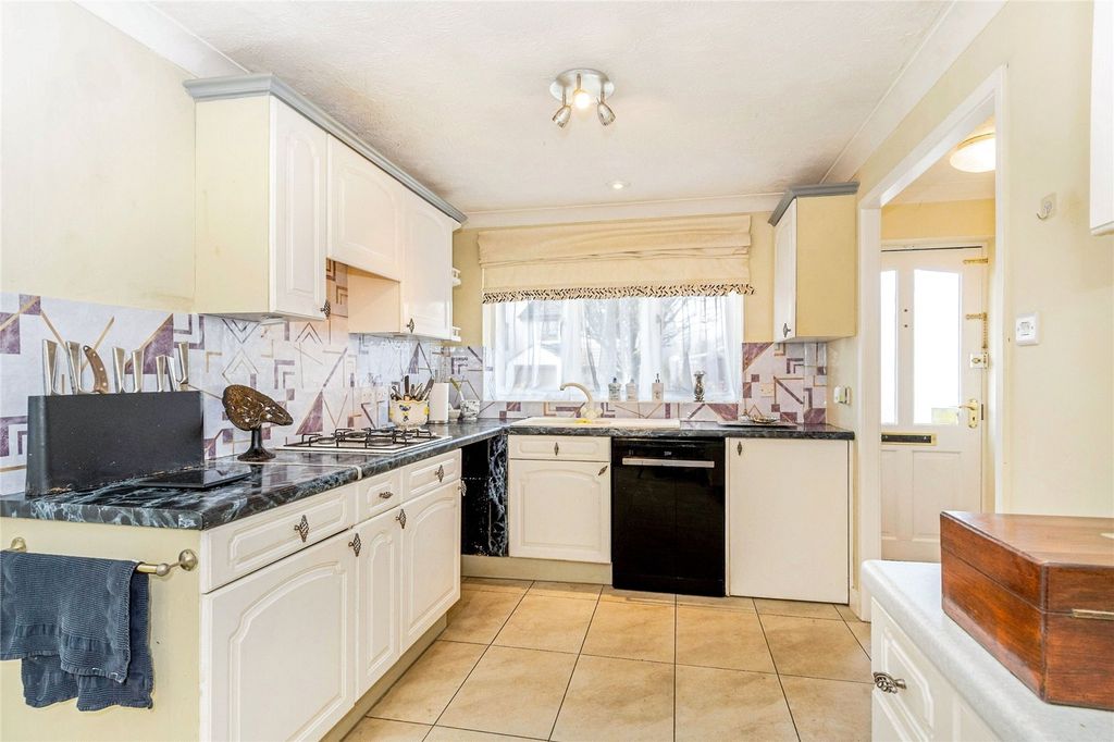 Property photo 3 of 16 Kitchen