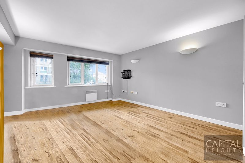Property photo 1 of 9 Photo 13