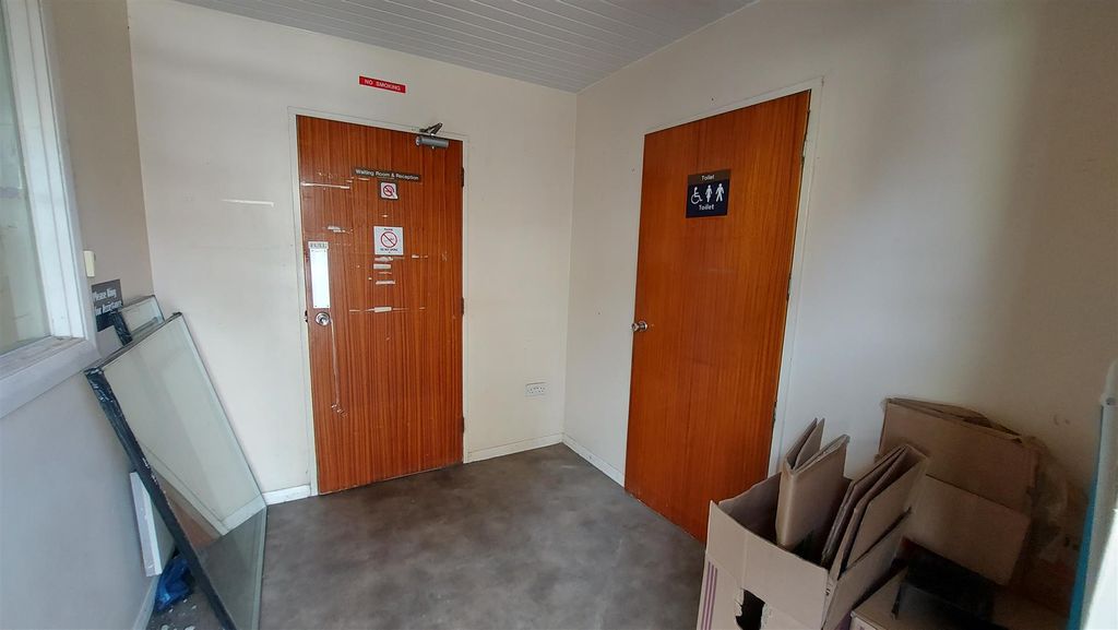 Property photo 2 of 20 Entrance Hall