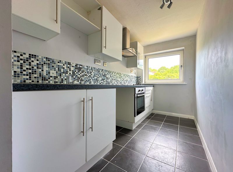 Property photo 2 of 10 Kitchen
