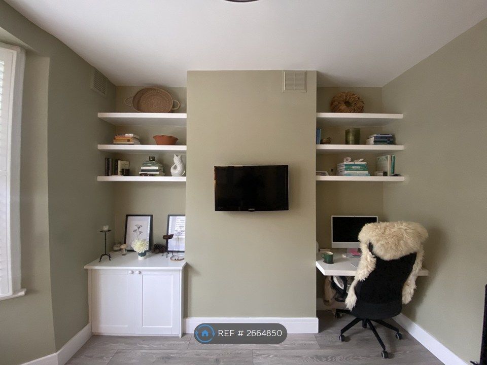 Property photo 2 of 10 Living Room 2