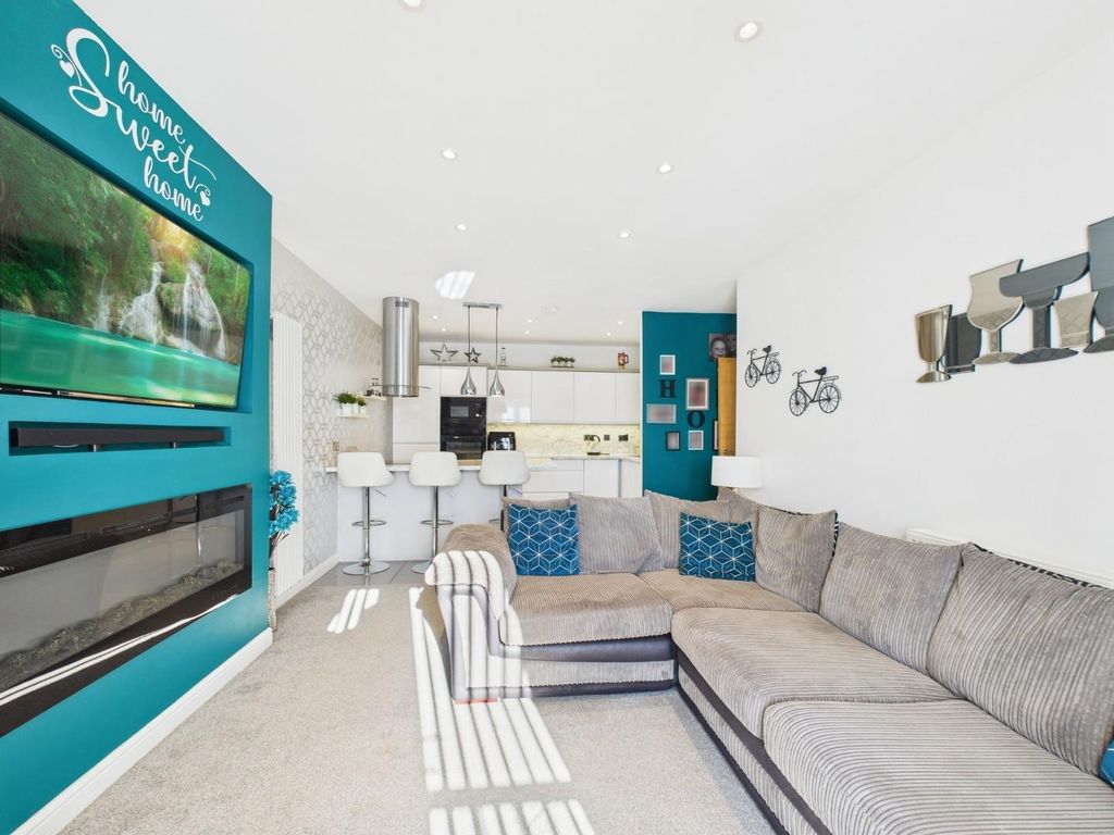 Property photo 2 of 12 Cam01268G0-Pr0400-Still003.Jpg