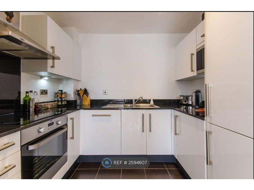 Property photo 3 of 10 Kitchen