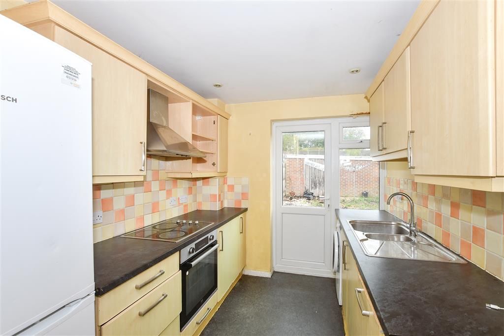 Property photo 2 of 8 Kitchen