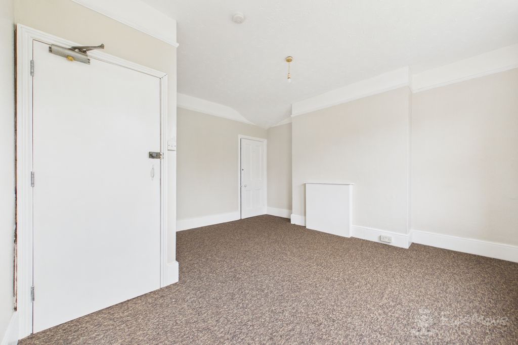Property photo 2 of 8 Room