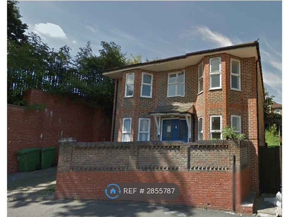 Property photo 2 of 9 Facade