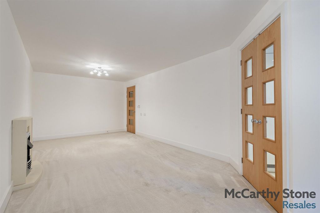 Property photo 3 of 26 8666685-Interior07-800.Jpg