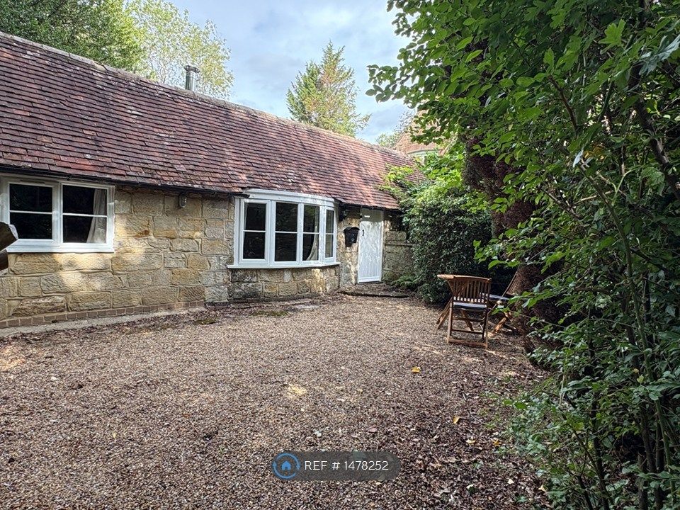 Property photo 1 of 12 Cottage Courtyard Garden