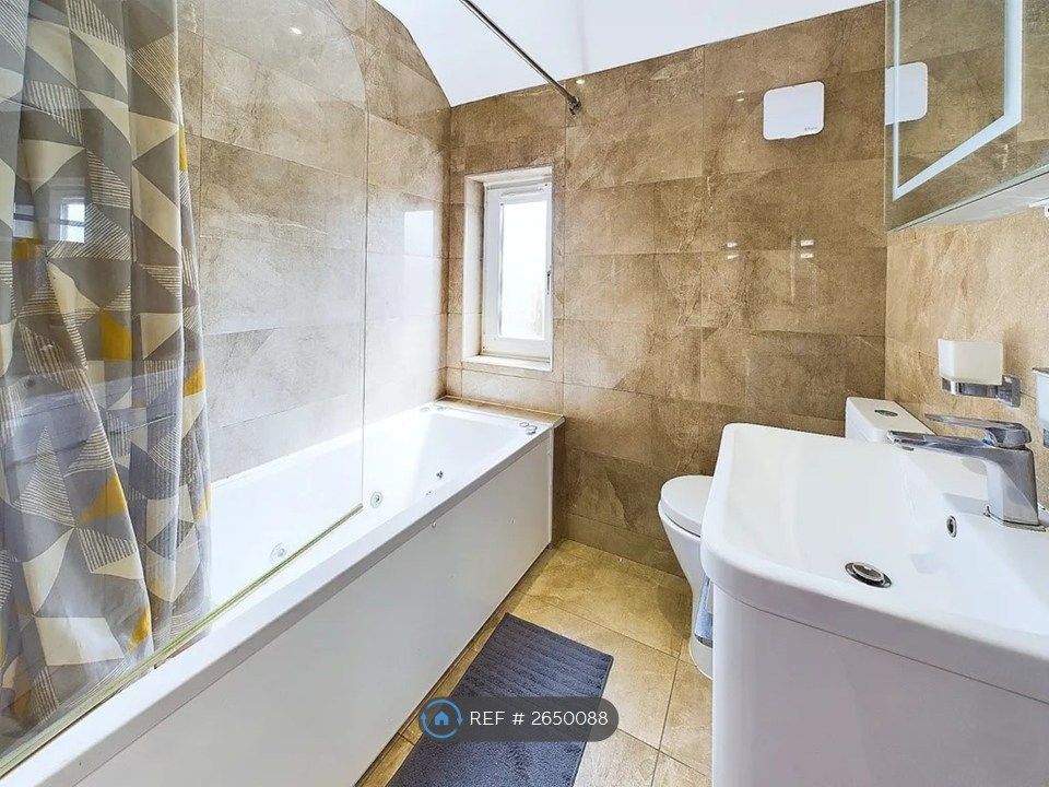 Property photo 3 of 15 Bathroom 1