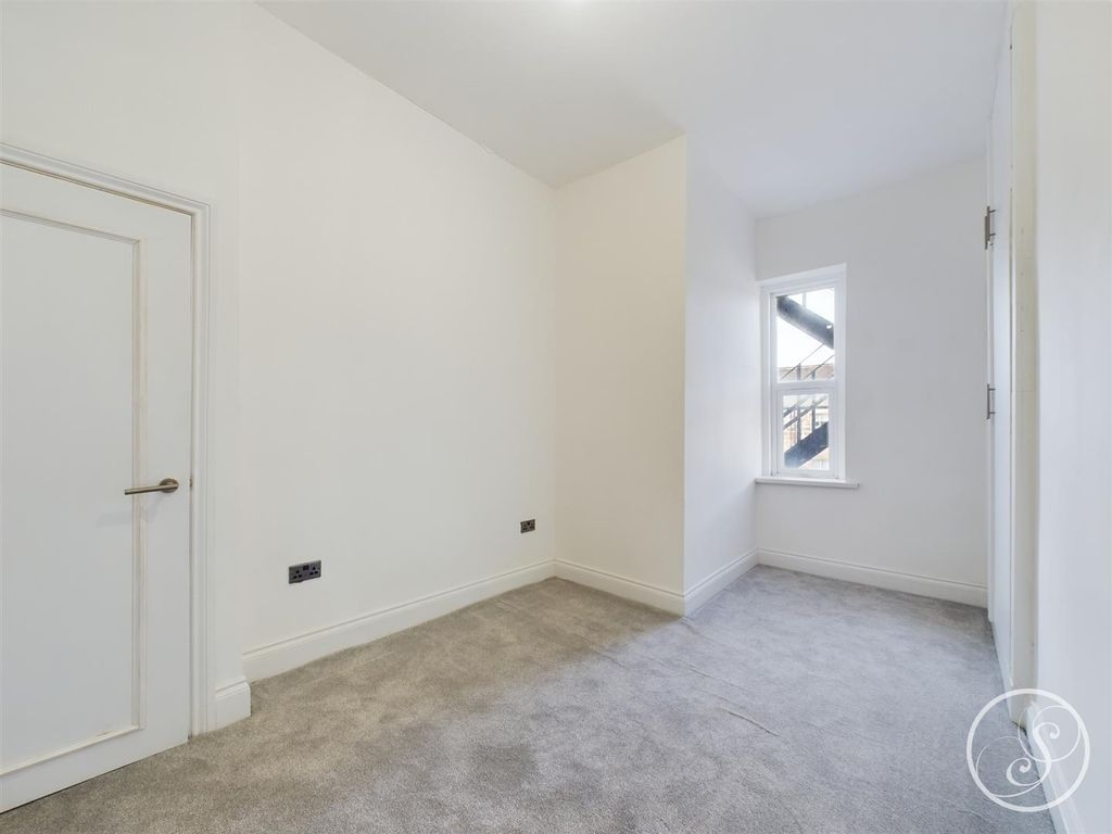Property photo 3 of 7 Cam02071G0-Pr0487-Still004.Jpg